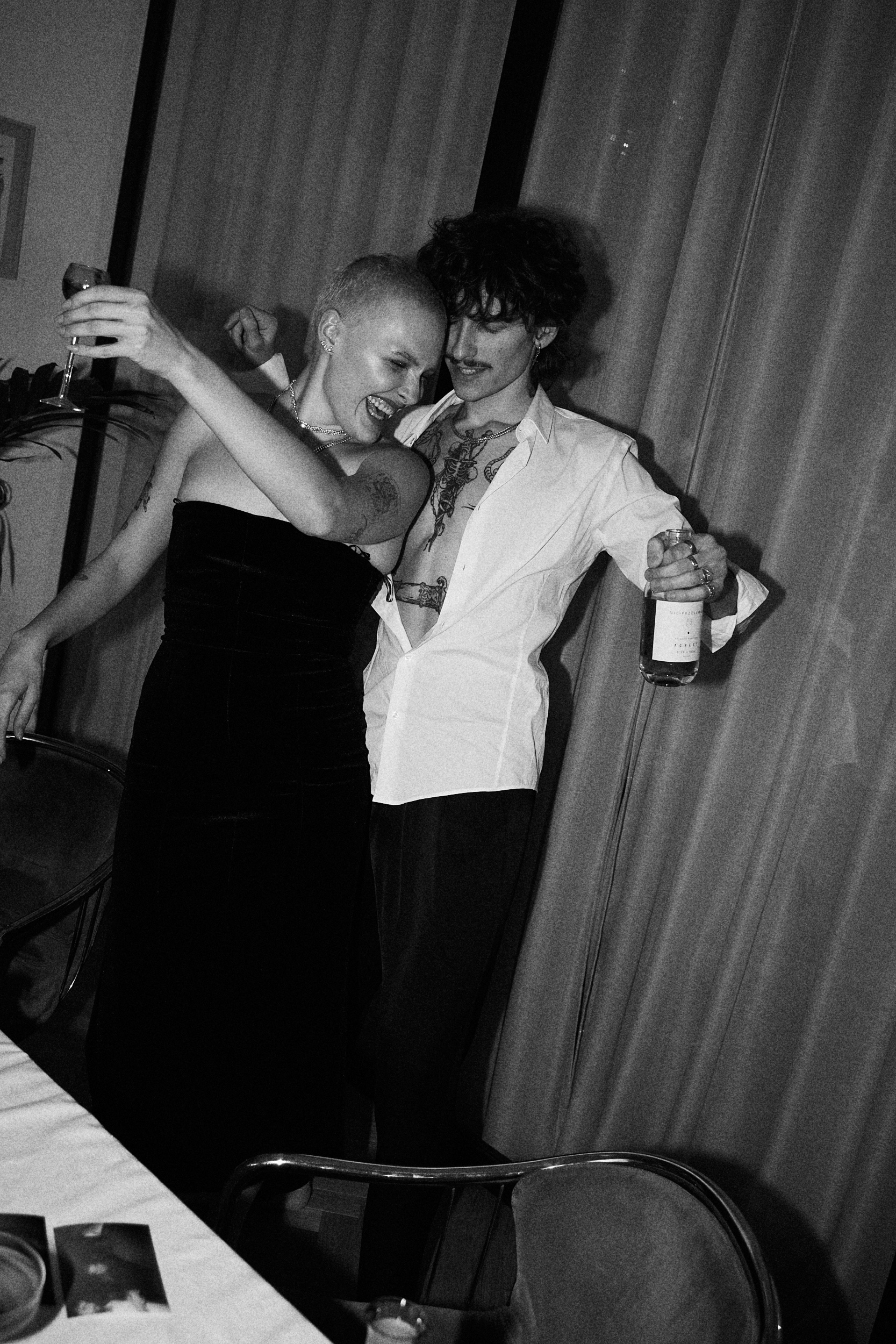 Editorial - couple dancing with Nie Przelewki